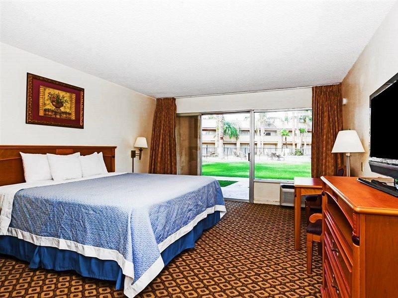 Days Inn By Wyndham Бейкерсфилд Экстерьер фото