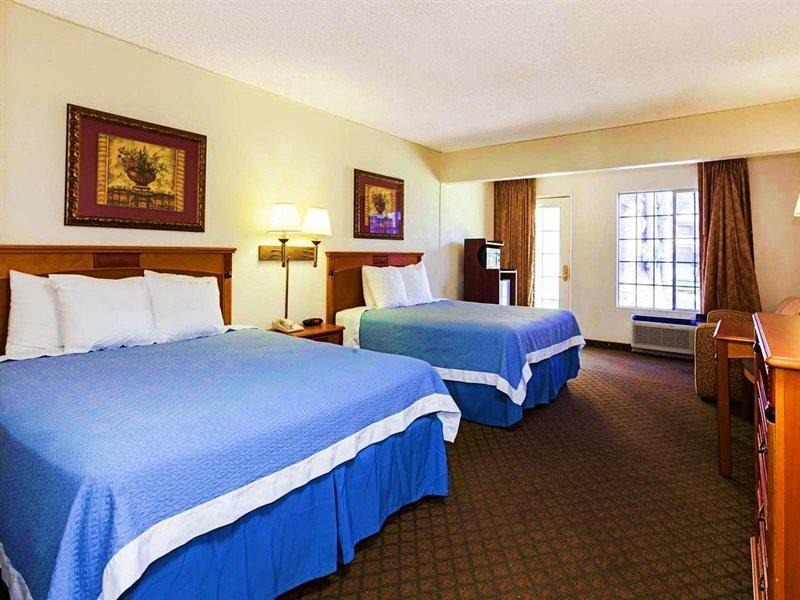 Days Inn By Wyndham Бейкерсфилд Экстерьер фото